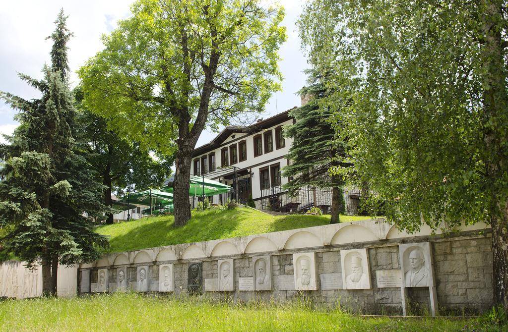 Petko Takov'S House Hotel Smolyan Exterior photo